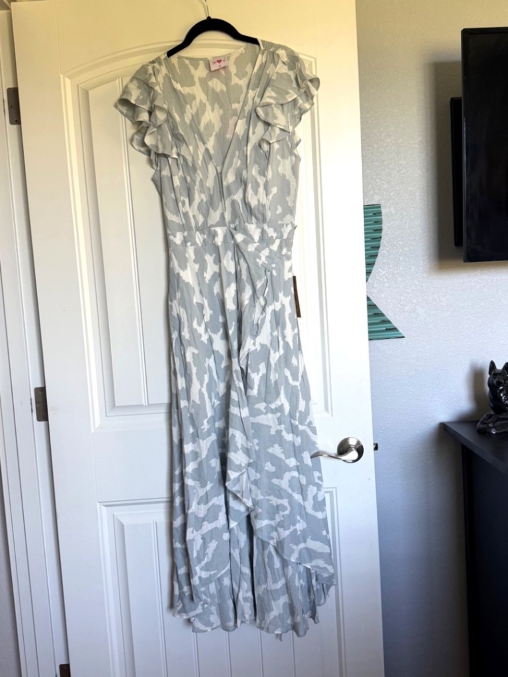BuddyLove Large Gray White Abstract Flutter Sleeve Maxi Dress Boho Tie Waist NWT